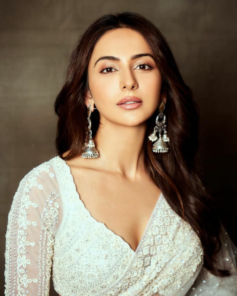 Rakul Preet Singh : తెల్లని చీర జారుతోంది సంధ్యవేళ 2 rakul-preet-singh-glamours-looks-in-white-sheer-saree