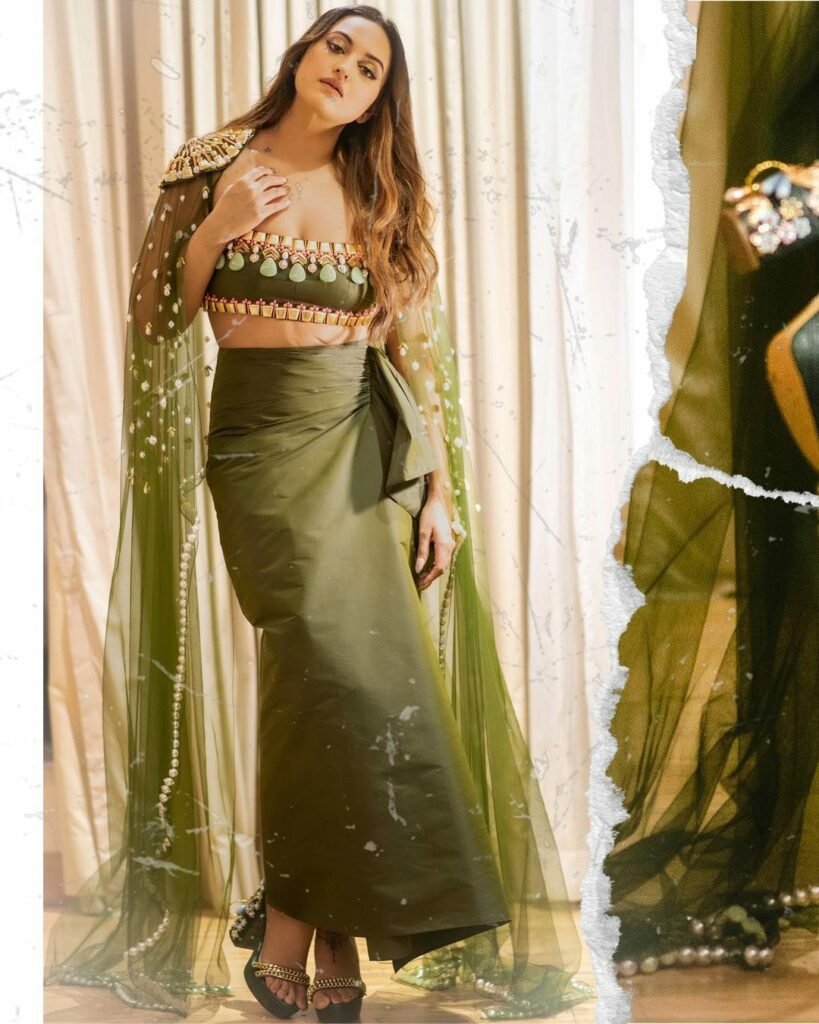 Sonakshi Sinha : అరవిరిసిన అందం ఈ బంగారం సొంతం 5 sonakshi-sinha-glamours-looks-in-flower-printed-skirt