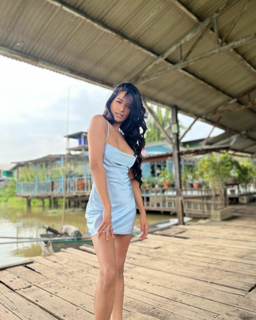 Poonam Pandey : బికినీ లుక్ తో హీట్ పెంచుతున్న బోల్డ్ భామ 3 poonam-pandey-beach-vacation-fashion-in-bikini-wear