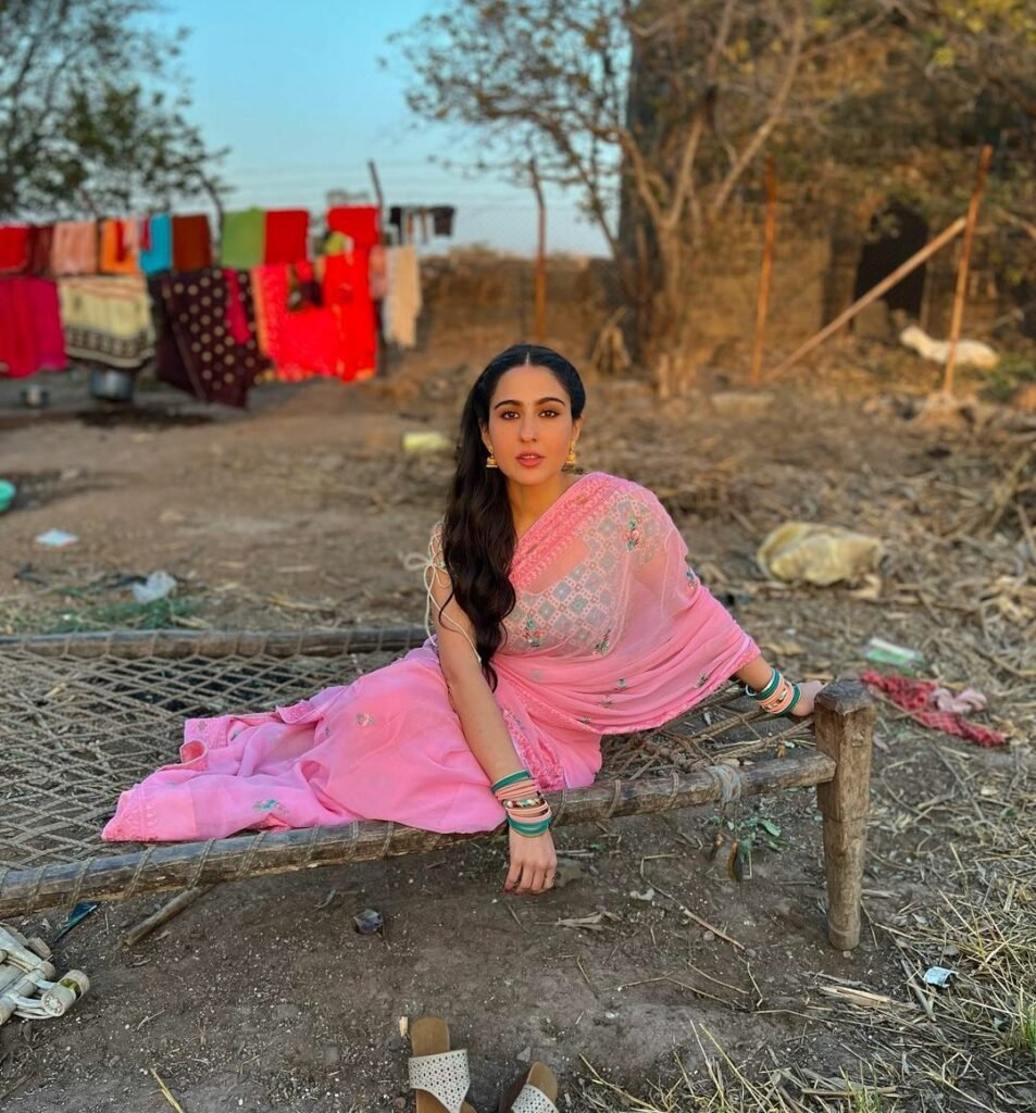 Saara Ali Khan : స్లమ్ ఏరియా లో స్టార్ హీరోయిన్ ఫోటో షూట్ 2 saara-ali-khan-trending-photo-shoot-pics-at-slum-area