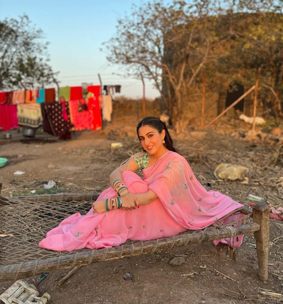 Saara Ali Khan : స్లమ్ ఏరియా లో స్టార్ హీరోయిన్ ఫోటో షూట్ 3 saara-ali-khan-trending-photo-shoot-pics-at-slum-area