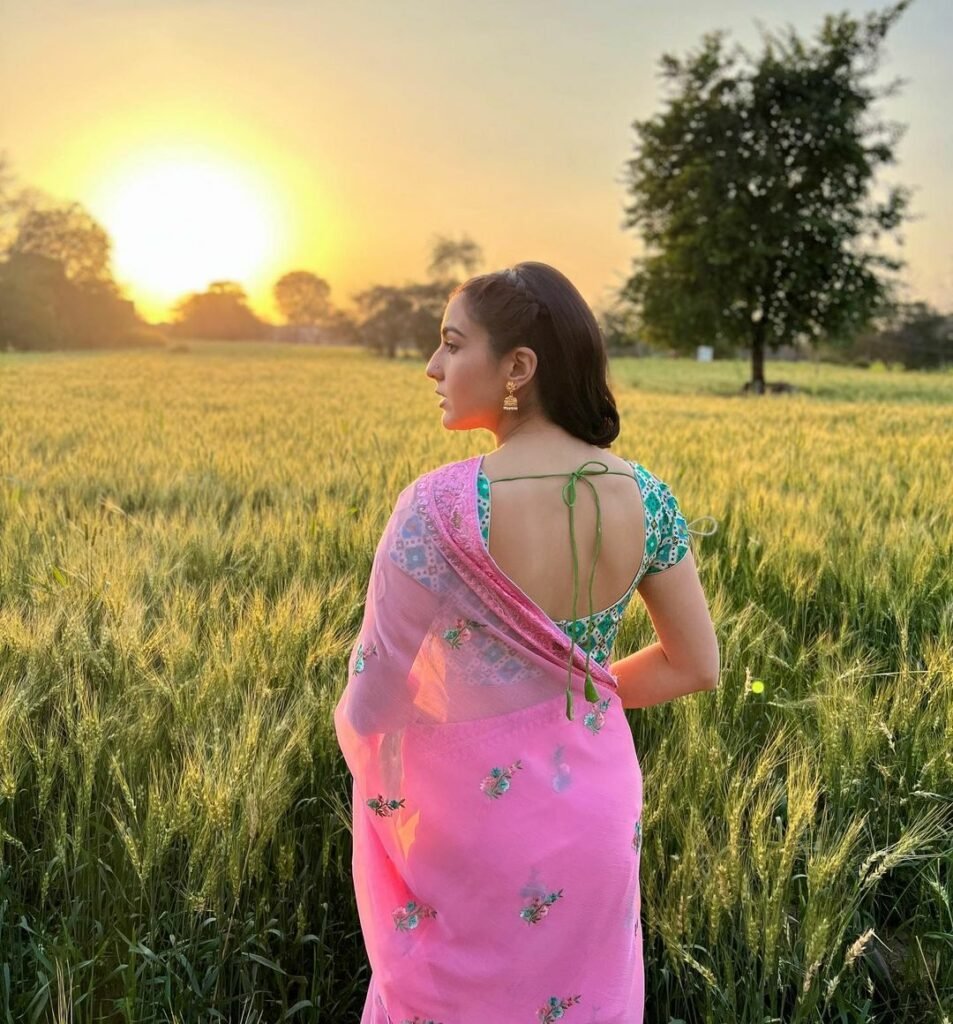 Saara Ali Khan : స్లమ్ ఏరియా లో స్టార్ హీరోయిన్ ఫోటో షూట్ 5 saara-ali-khan-trending-photo-shoot-pics-at-slum-area