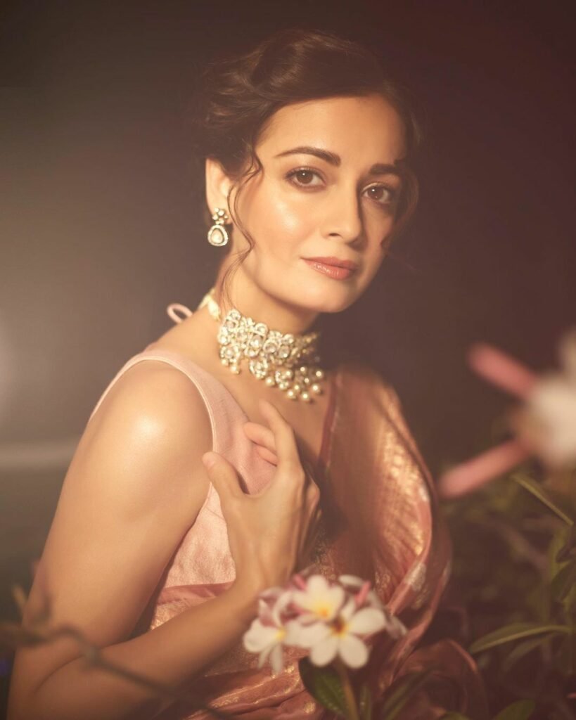 Diya Mirza : లేత గులాబీ రంగు చీరలో మైమరిపించే అందాలు diya-mirza-gorgeous-looks-in-ethnic-wear