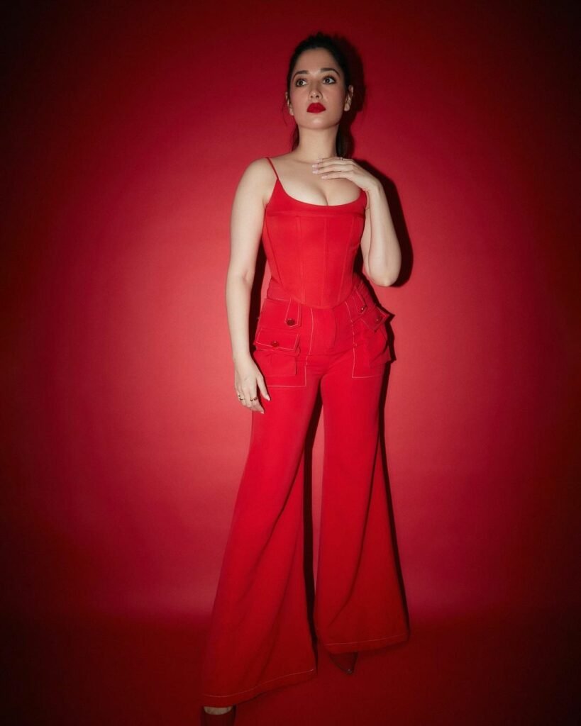 Tamannah Bhatia : లేలేత అందాలతో మ్యాజిక్ చేస్తున్న మిల్కీ బ్యూటీ 5 tamannah-bhatia-princess-like-look-in-red-colour-gown