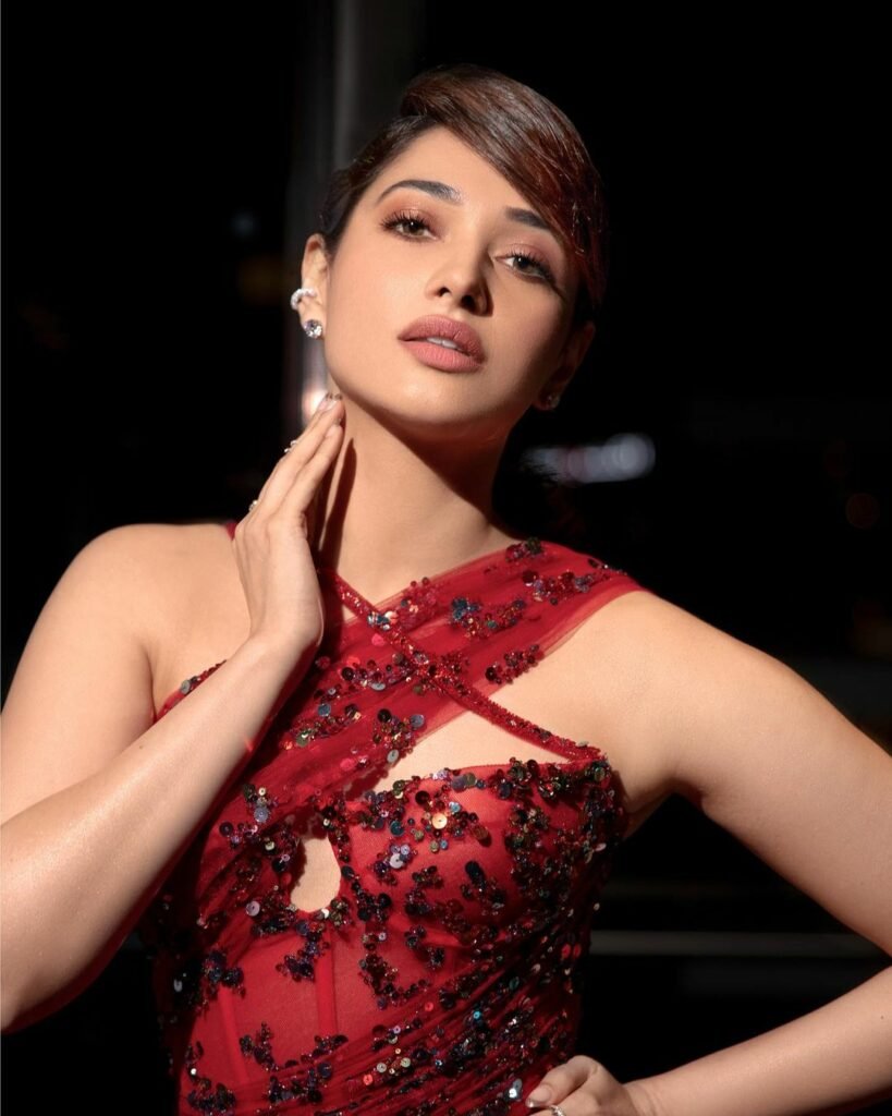 Tamannah Bhatia : లేలేత అందాలతో మ్యాజిక్ చేస్తున్న మిల్కీ బ్యూటీ 3 tamannah-bhatia-princess-like-look-in-red-colour-gown