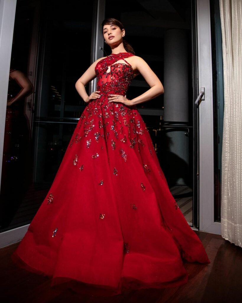 Tamannah Bhatia : లేలేత అందాలతో మ్యాజిక్ చేస్తున్న మిల్కీ బ్యూటీ 4 tamannah-bhatia-princess-like-look-in-red-colour-gown