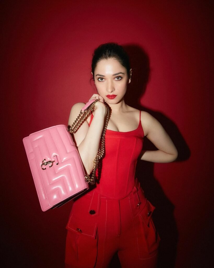 Tamannah Bhatia : లేలేత అందాలతో మ్యాజిక్ చేస్తున్న మిల్కీ బ్యూటీ 6 tamannah-bhatia-princess-like-look-in-red-colour-gown