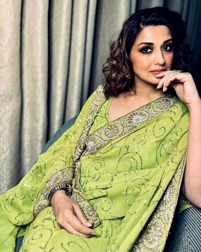 Bollywood : సెకెండ్ ఇన్నింగ్స్లో రెచ్చిపోతున్న అలనాటి బ్యూటీలు 7 bollywood-mesmerising-looks-in-ethnic-outfits