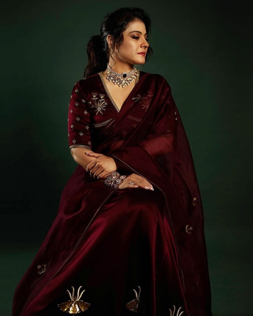 Bollywood : సెకెండ్ ఇన్నింగ్స్లో రెచ్చిపోతున్న అలనాటి బ్యూటీలు 4 bollywood-mesmerising-looks-in-ethnic-outfits