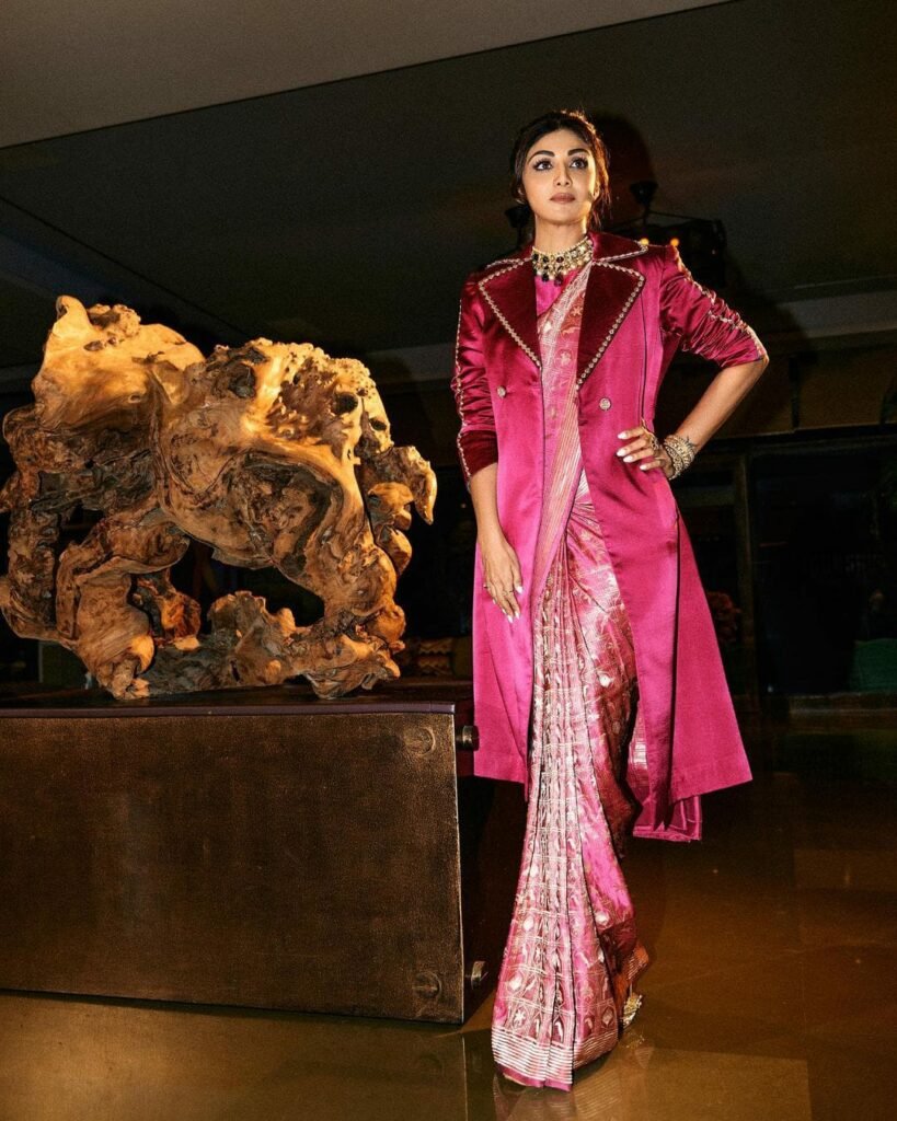 Shilpa Shetty : 40 ప్లస్ లోనూ రెచ్చగొడుతున్న సాగర కన్య 5 shilpa-shetty-glamours-looks-in-green-colour-dress