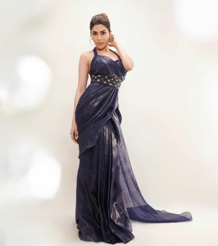 Nikki Tamboli : ఒంపు సొంపులు చూపిస్తూ పిచ్చెక్కిస్తోన్నబాలీవుడ్ బ్యూటీ 5 nikki-tamboli-stunning-looks-in-pre-draped-saree