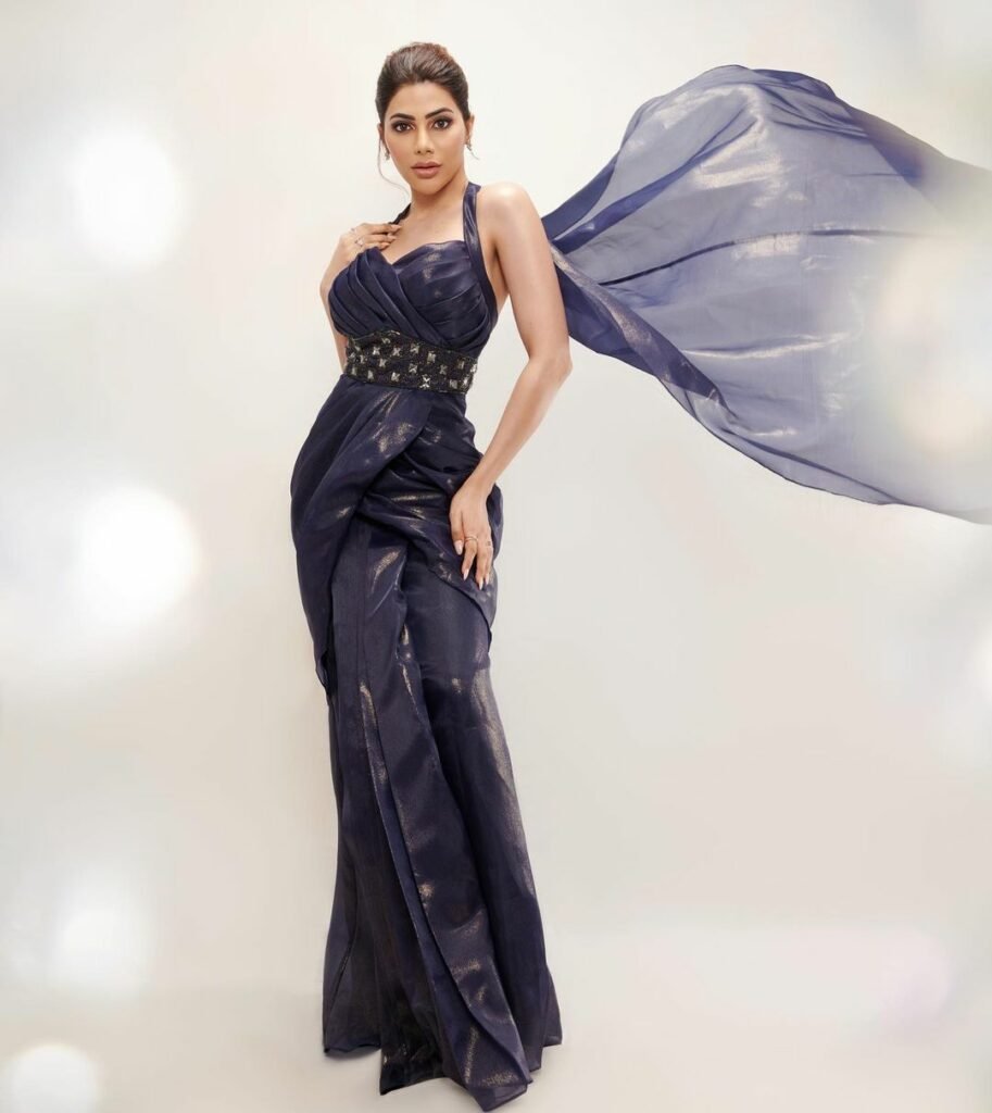 Nikki Tamboli : ఒంపు సొంపులు చూపిస్తూ పిచ్చెక్కిస్తోన్నబాలీవుడ్ బ్యూటీ 2 nikki-tamboli-stunning-looks-in-pre-draped-saree