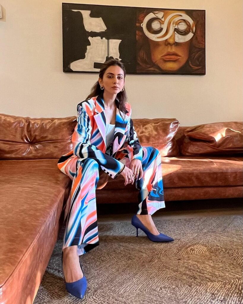 Rakul Preeth Singh : జిమ్ బ్యూటీ బోల్డ్ పిక్స్ 4 rakul-preeth-singh-glamours-looks-in-trendy-pant-suit