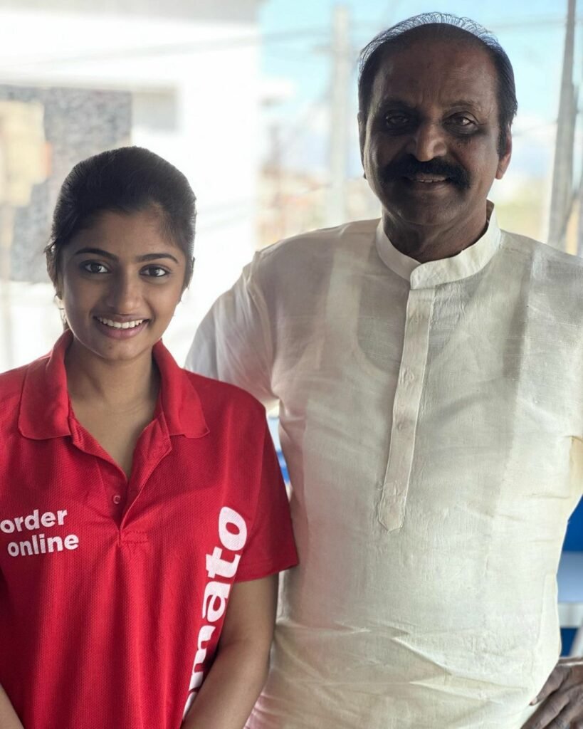 Chinmayi : అతడిని ఒంటరిగా కలవకు..యువ నటికి వార్నింగ్ 5 chinmayi-dont-dare-to-meet-him-alone-chinmayi-warning-to-young-heroine