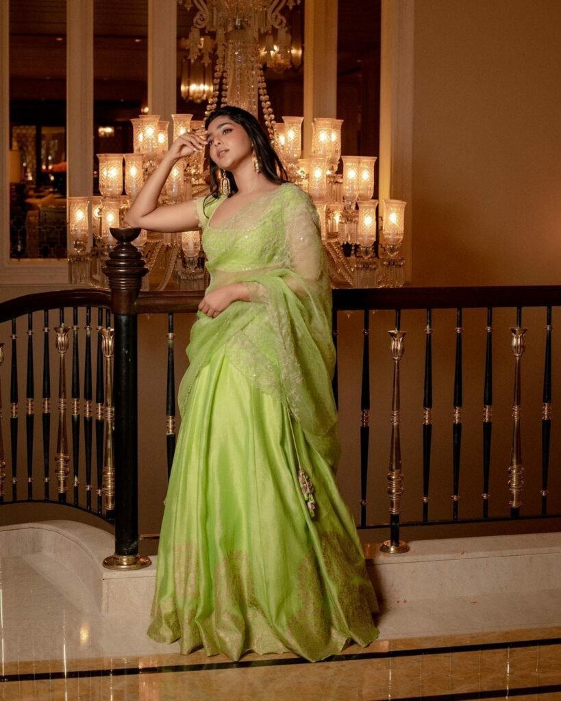 Aishwarya Lakshmi : అమ్ము అందాలు అదరహో 7 aishwarya-lakshmi-trending-stunning-looks-in-fashionable-outfits
