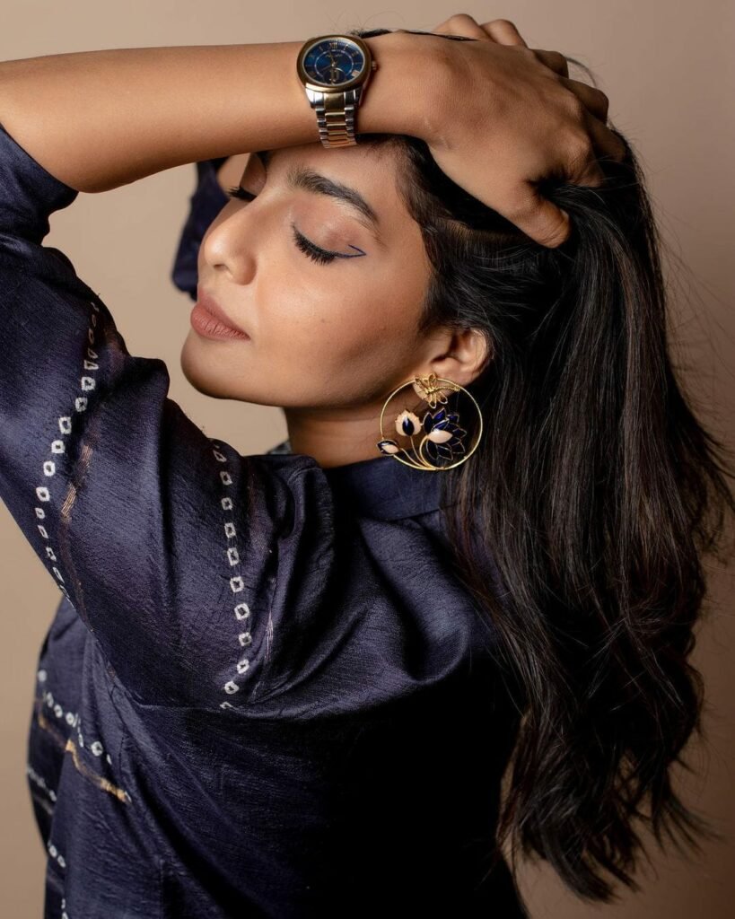 Aishwarya Lakshmi : అమ్ము అందాలు అదరహో 4 aishwarya-lakshmi-trending-stunning-looks-in-fashionable-outfits