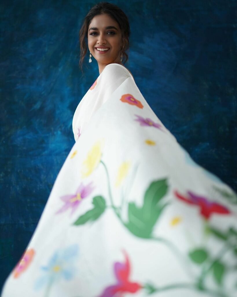 Keerthi Suresh : చీర కట్టుతో రచ్చ రచ్చ చేస్తున్న కీర్తి సురేష్ 5 keerthi-suresh-stunning-looks-in-white-colour-saree