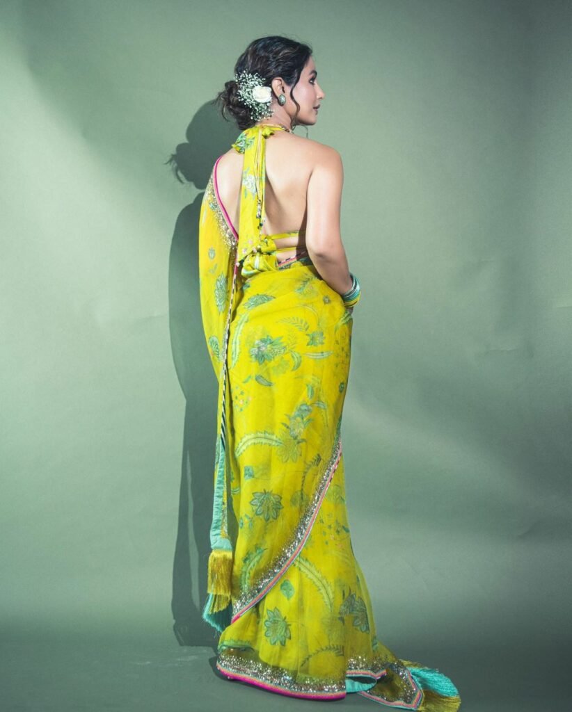 Hina Khan : ఎంత చూసినా తనివితీరని అందం ఈ భామ సొంతం 7 hina-khan-sizzles-in-a-yellow-chiffon-saree-slays-festive-evening-fashion