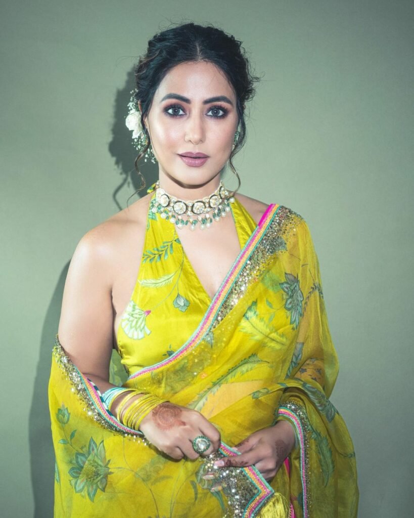 Hina Khan : ఎంత చూసినా తనివితీరని అందం ఈ భామ సొంతం 2 hina-khan-sizzles-in-a-yellow-chiffon-saree-slays-festive-evening-fashion