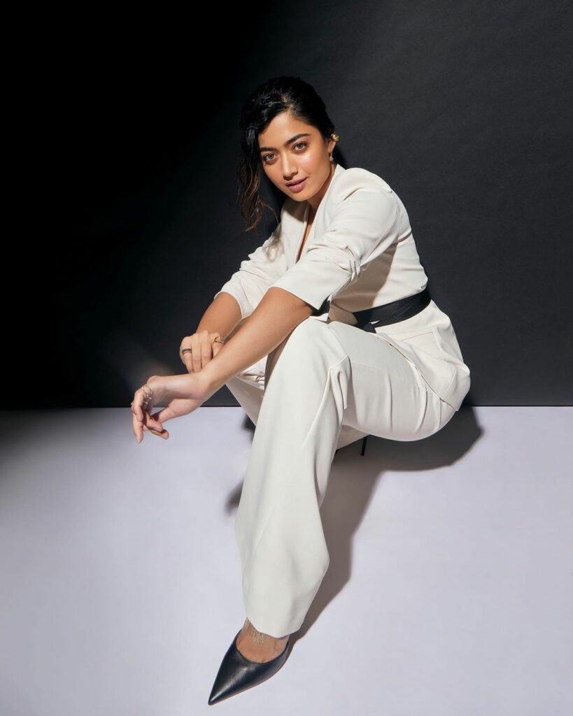 Rashmika Mandanna : హాట్ లుక్స్ తో హీట్ పెంచుతున్న రష్మిక 6 rashmika-mandanna-glamours-stills-in-sharara-set