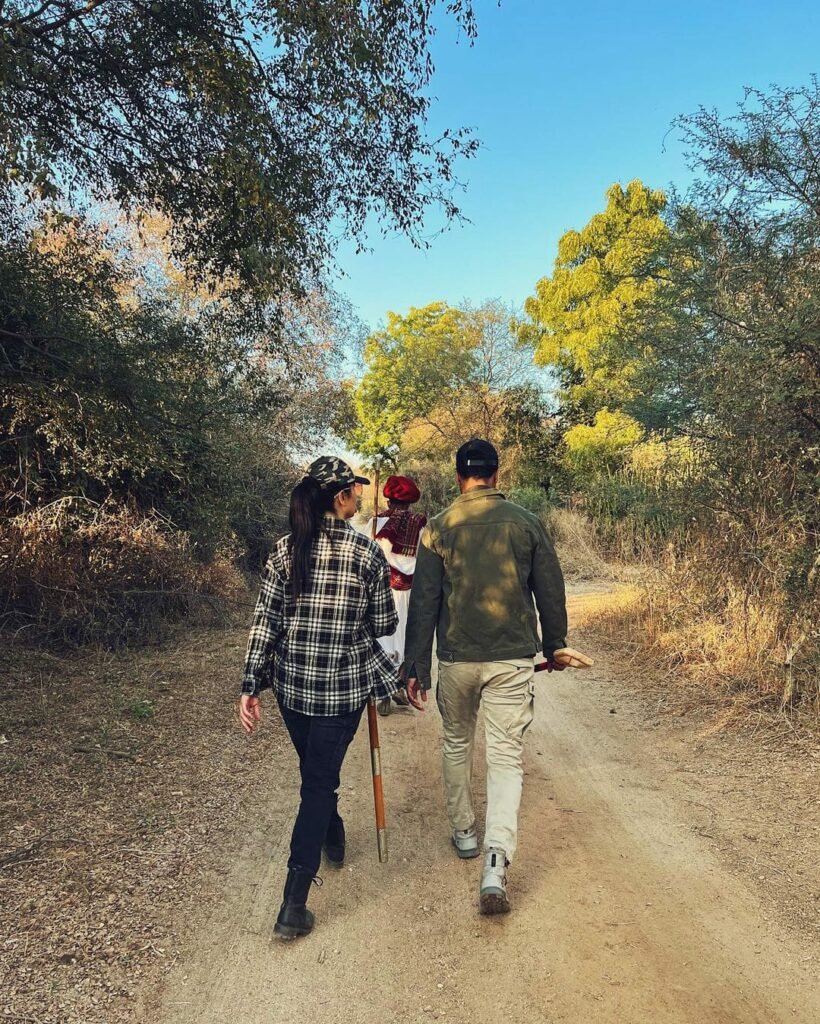 Bollywood : ప్రకృతి మధ్యలో స్టార్ ప్రేమ జంట 4 bollywood-katrina-kaif-shares-jungle-safar-pics-with-vicky-koushal