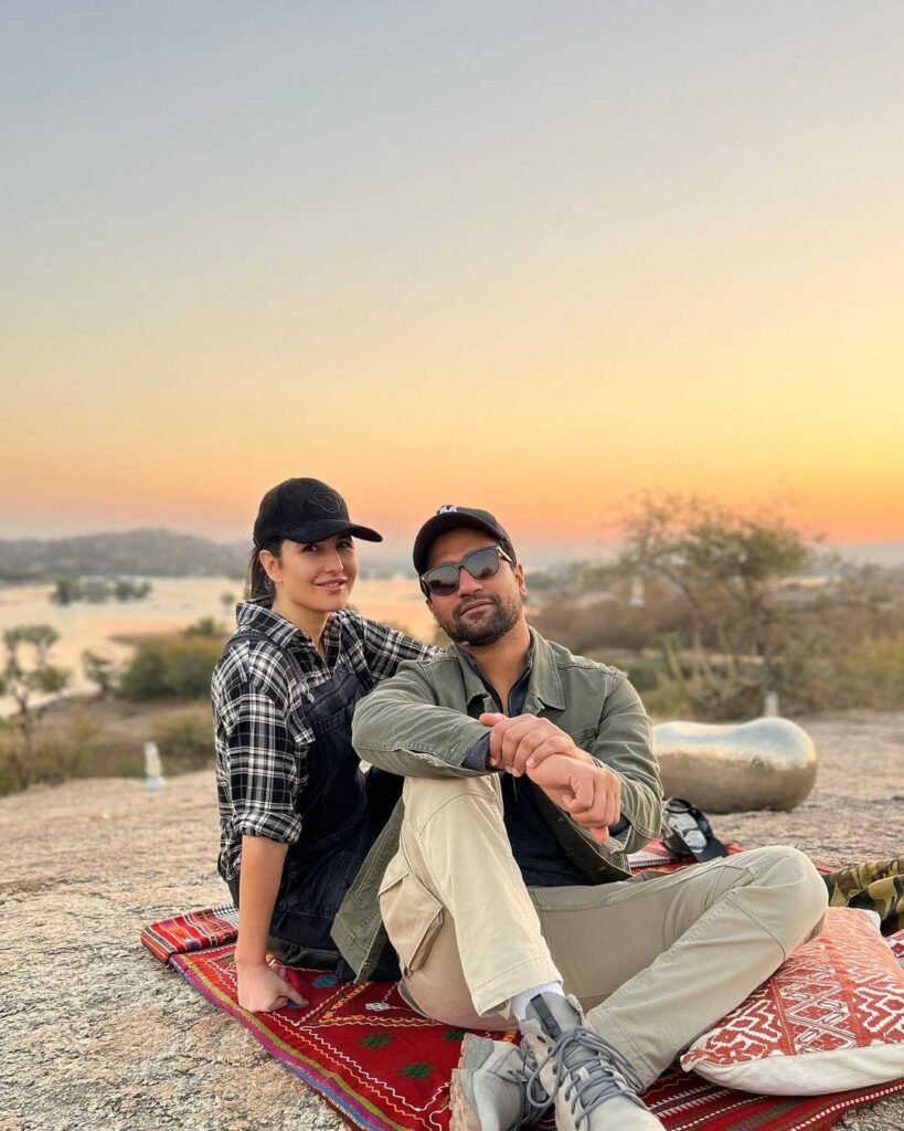 Bollywood : ప్రకృతి మధ్యలో స్టార్ ప్రేమ జంట 3 bollywood-katrina-kaif-shares-jungle-safar-pics-with-vicky-koushal