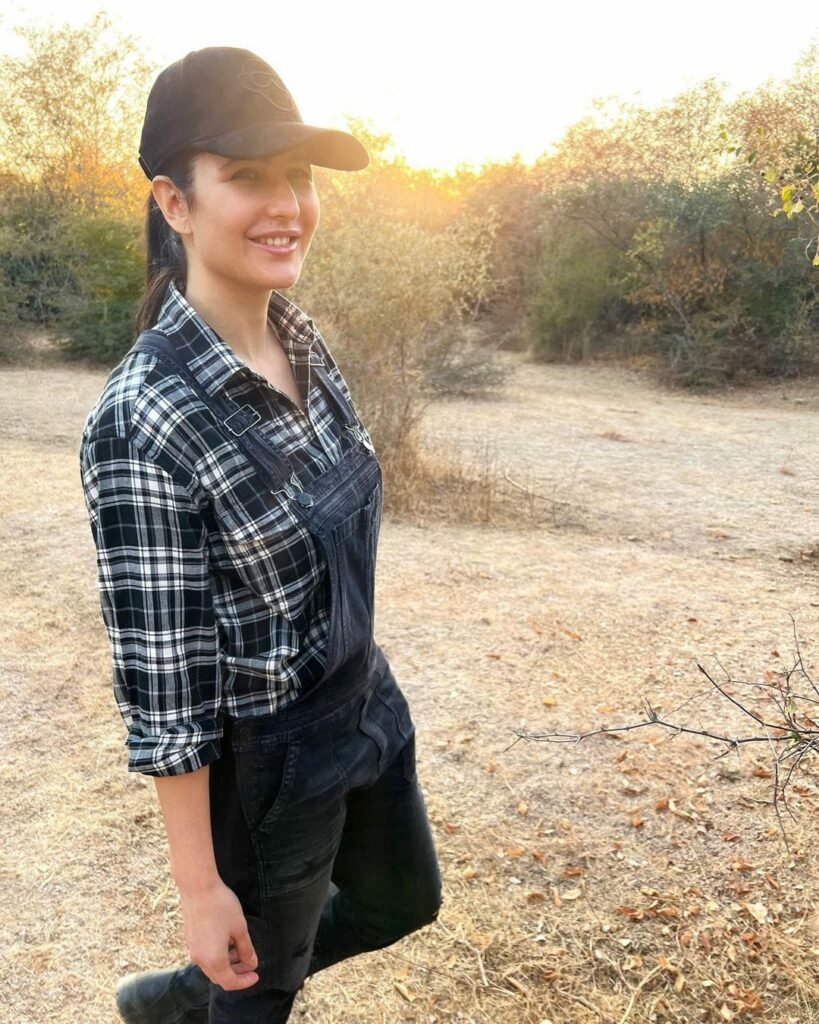 Bollywood : ప్రకృతి మధ్యలో స్టార్ ప్రేమ జంట 6 bollywood-katrina-kaif-shares-jungle-safar-pics-with-vicky-koushal