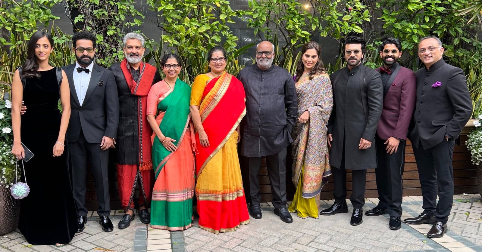 Golden Globe Awards : రెడ్ కార్పెట్ పై సందడి చేస్తున్న RRR ఫ్యామిలీ 2 golden-globe-awards-rrr-family-add-colour-to-the-red-redcarpet