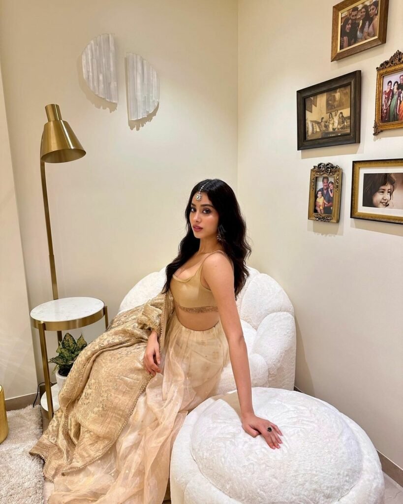 Janhvi Kapoor : లేత రంగు లెహంగాలో లే లేత అందాల విందు 4 janhvi-kapoor-glamours-looks-in-amazing-lehenga