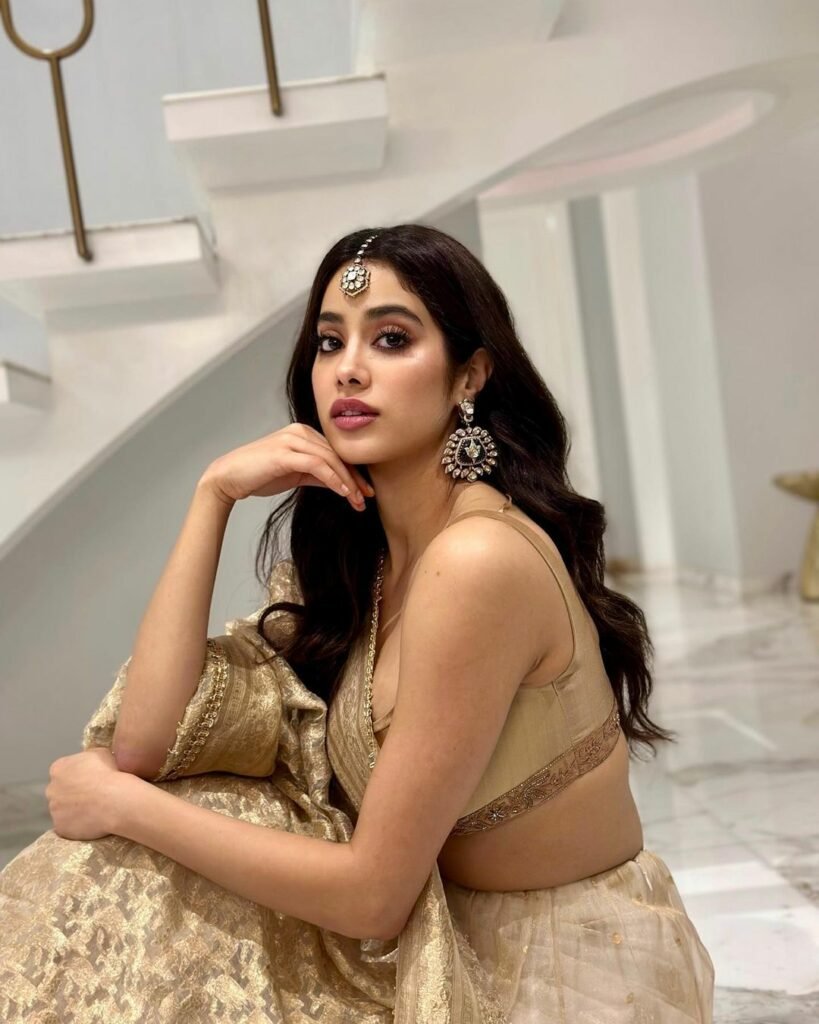 Janhvi Kapoor : లేత రంగు లెహంగాలో లే లేత అందాల విందు 3 janhvi-kapoor-glamours-looks-in-amazing-lehenga