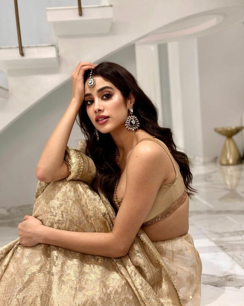 Janhvi Kapoor : లేత రంగు లెహంగాలో లే లేత అందాల విందు 2 janhvi-kapoor-glamours-looks-in-amazing-lehenga