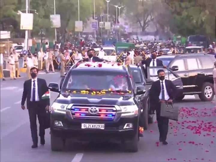 PM Modi : ప్రధానికి దండ వేసేందుకు వచ్చిన కుర్రాడు..ఇది అత్యుత్సాహమే అంటున్న పోలీసులు 2 pm-modi-enquirey-on-karnataka-boy-who-try-to-reach-modi