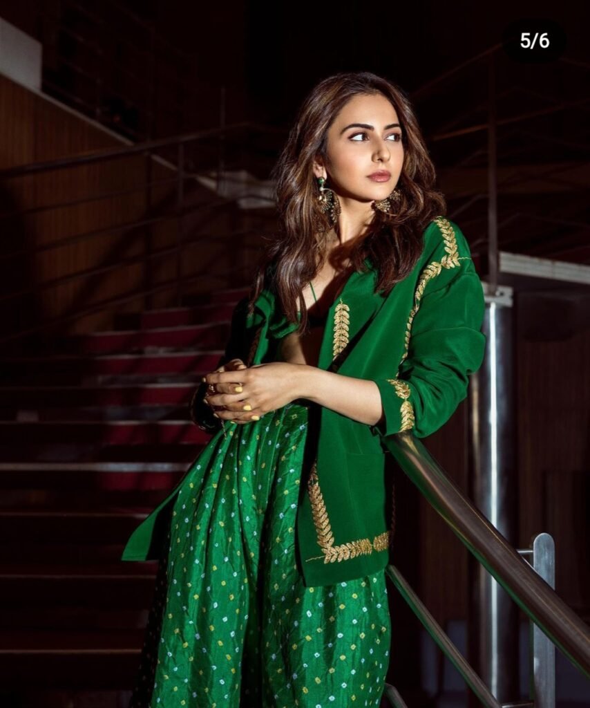 Rakul Preet Singh : ఆకుపచ్చని దుస్తుల్లో అందాలను జారవిడుస్తున్న టాలీవుడ్ భామ 6 rakul-preet-singh-stunning-photo-shoot-in-green-colour-outfit