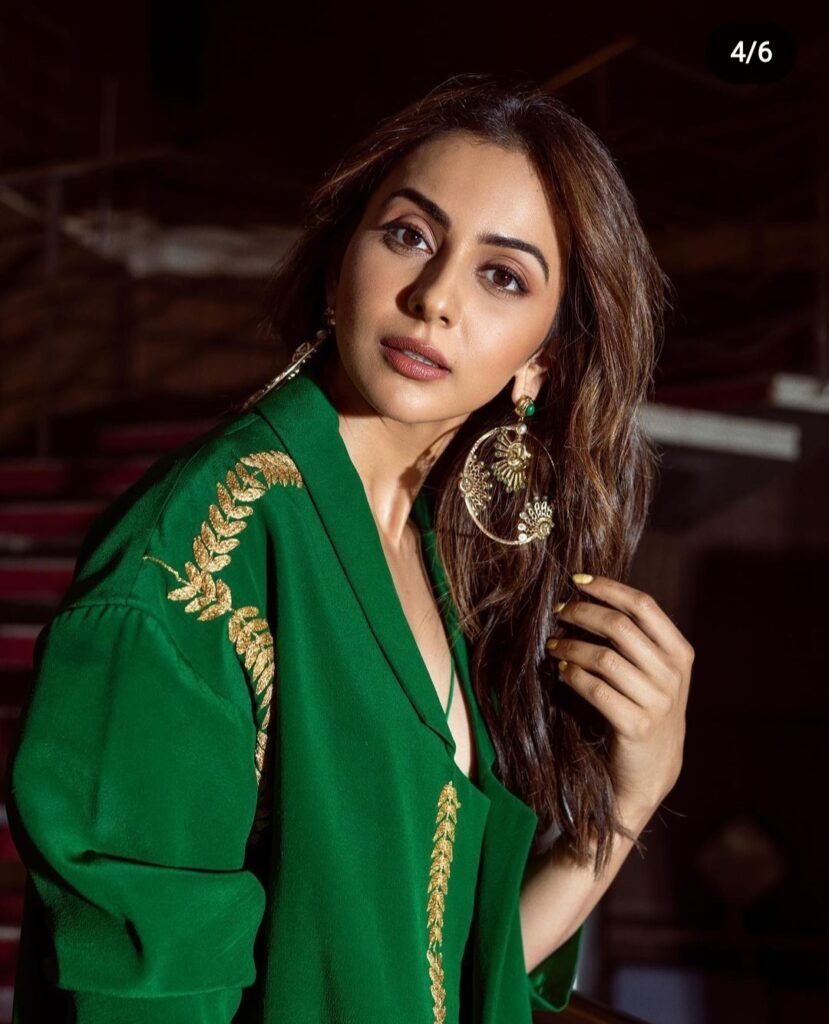 Rakul Preet Singh : ఆకుపచ్చని దుస్తుల్లో అందాలను జారవిడుస్తున్న టాలీవుడ్ భామ 5 rakul-preet-singh-stunning-photo-shoot-in-green-colour-outfit