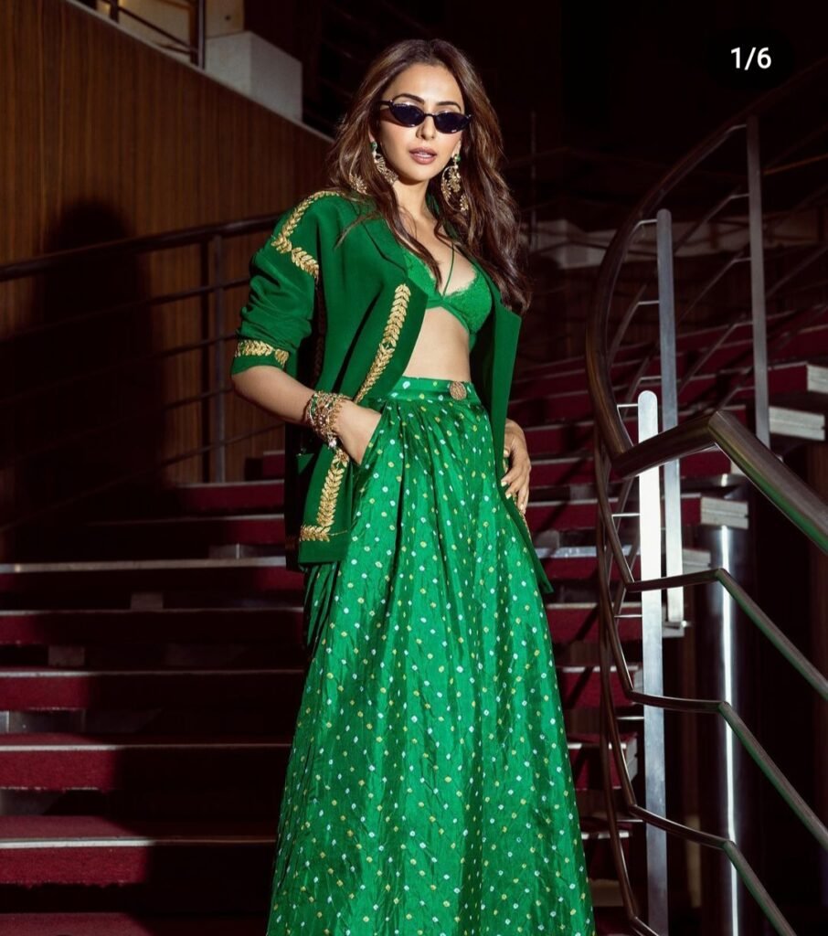 Rakul Preet Singh : ఆకుపచ్చని దుస్తుల్లో అందాలను జారవిడుస్తున్న టాలీవుడ్ భామ 2 rakul-preet-singh-stunning-photo-shoot-in-green-colour-outfit
