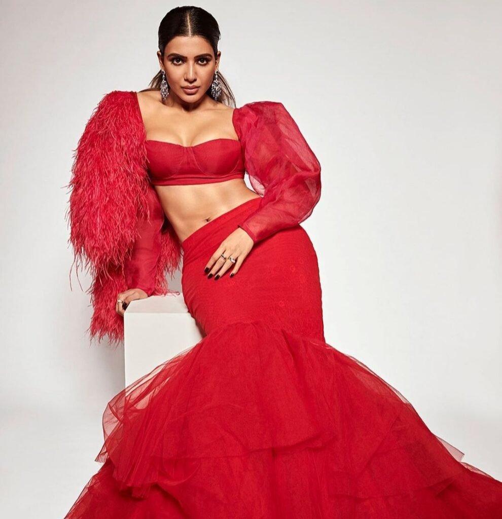 Samantha Ruth Prabhu : ఆ పోస్ట్ కు గట్టి రిప్లై ఇచ్చిన సమంత 4 samantha-ruth-prabhu-flaunts-her-muscles-in-new-pic-says-she-is-not-week
