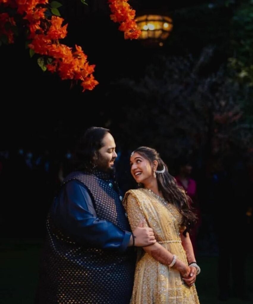 Engagement : ఆంటిలియాలో ఘనంగా అనంత్ అంబానీ, రాధిక మర్చంట్ల నిశ్చితార్థం 5 engagement-anant-ambani-radhika-merchant-get-engaged-in-traditional-ceremony-at-antilia