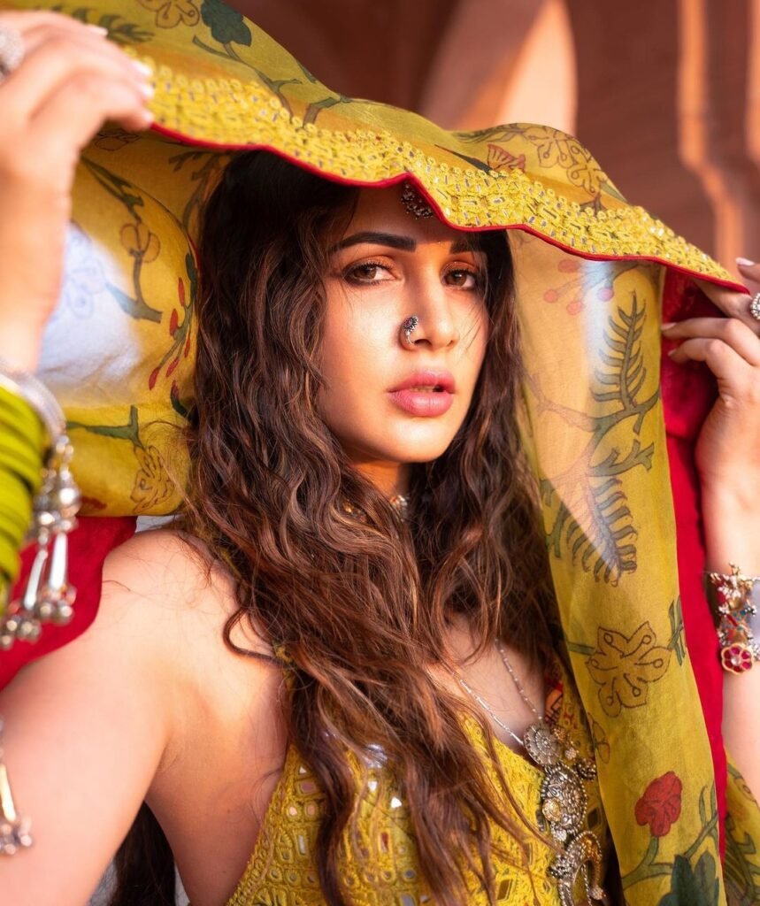 Lavanya Tripathi : అవకాశాల కోసమే ఆ పని చేస్తున్న సొట్ట బుగ్గల సుందరి 2 lavanya-tripathi-glamours-looks-in-yellow-colour-lehenga-set