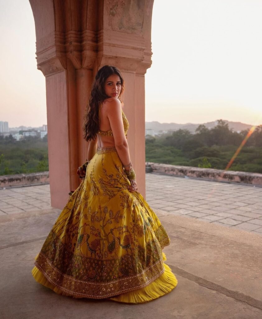 Lavanya Tripathi : అవకాశాల కోసమే ఆ పని చేస్తున్న సొట్ట బుగ్గల సుందరి 6 lavanya-tripathi-glamours-looks-in-yellow-colour-lehenga-set