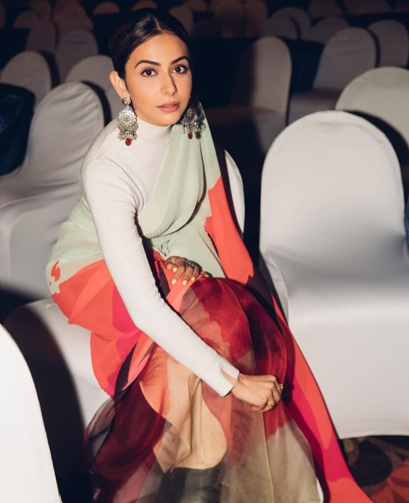 Rakul Preet Singh : నెట్టింట్లో సెగలు పుట్టిస్తున్న రకుల్ తెల్ల చీర పిక్స్ 2 rakul-preet-singh-latest-instagram-post-in-elegant-saree-full-sleeve-blouse