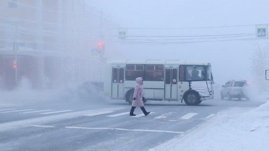 Yakutsk In Russia : ఆ సిటీలో మైనస్ 50కి పడిపోయిన ఉష్ణోగ్రతలు..అల్లాడిపోతున్న ప్రజలు 3 yakutsk-in-russia-worlds-coldest-city-temperature-is-50-degrees