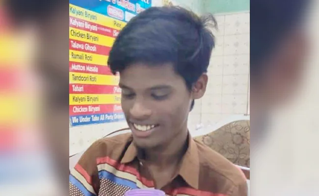 Hyderabad : కుక్క దాడిలో స్విగ్గీ డెలివరీ బాయ్ మృతి 2 hyderabad-swiggy-agent-dies-after-fall-from-building-was-chased-by-dog