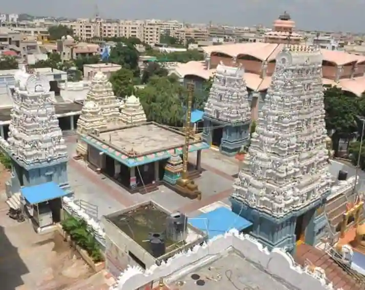 Srinagar colony : వైకుంఠ ఏకాదశి రోజు చుక్కలు చూపించారు 2 srinagar-colony-devotees-suffers-alot-to-visit-lord-vishnu-temple-on-vykunta-ekadasi