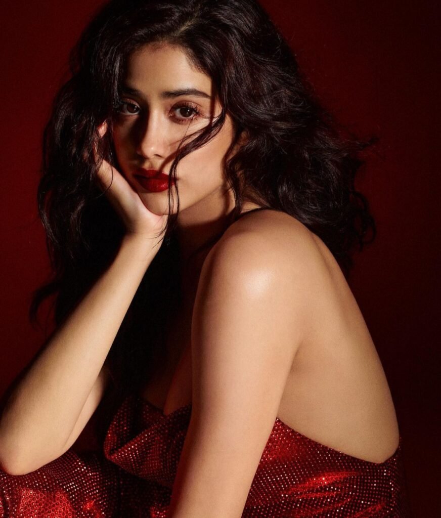 Janhvi Kapoor : నా కూతురు తమిళ సినిమాలో నటించడం లేదు..అవన్నీ పుకార్లే అంటున్న బోనీ కపూర్ 5 janhvi-kapoor-not-doing-any-tamil-film-boney-kapoor-gave-clarity-to-false-rumers