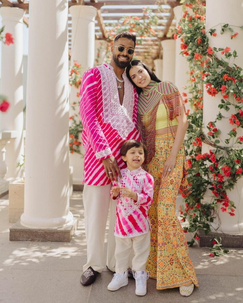 Hardik Pandya : సోషల్ మీడియా లో వైరల్ అవుతున్న హార్దిక్ పాండ్య హల్దీ పిక్స్ 3 hardik-pandya-shared-haldi-and-mehandi-pics-in-instagram