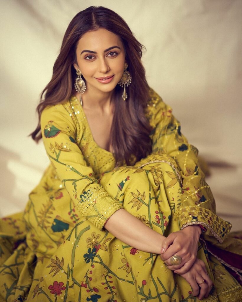 Rakul Preet Singh : అందానికే అసూయపుట్టే నయగారాలతో పిచ్చెక్కిస్తోన్న జిమ్ బ్యూటీ 2 rakul-preet-singh-stunning-looks-in-amazing-anarkali-set