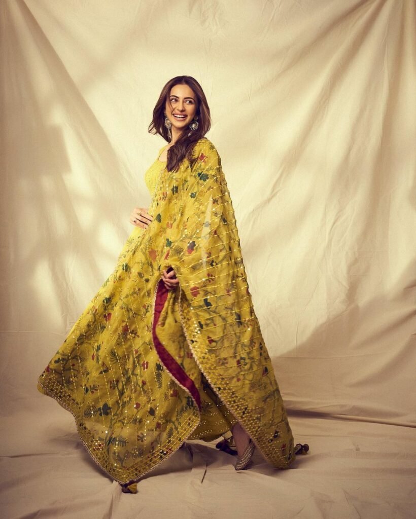 Rakul Preet Singh : అందానికే అసూయపుట్టే నయగారాలతో పిచ్చెక్కిస్తోన్న జిమ్ బ్యూటీ 3 rakul-preet-singh-stunning-looks-in-amazing-anarkali-set