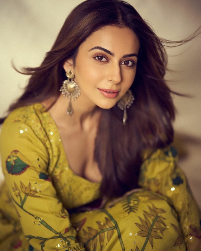 Rakul Preet Singh : అందానికే అసూయపుట్టే నయగారాలతో పిచ్చెక్కిస్తోన్న జిమ్ బ్యూటీ 4 rakul-preet-singh-stunning-looks-in-amazing-anarkali-set
