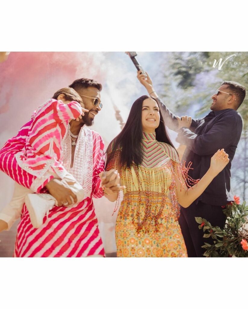 Hardik Pandya : సోషల్ మీడియా లో వైరల్ అవుతున్న హార్దిక్ పాండ్య హల్దీ పిక్స్ 6 hardik-pandya-shared-haldi-and-mehandi-pics-in-instagram