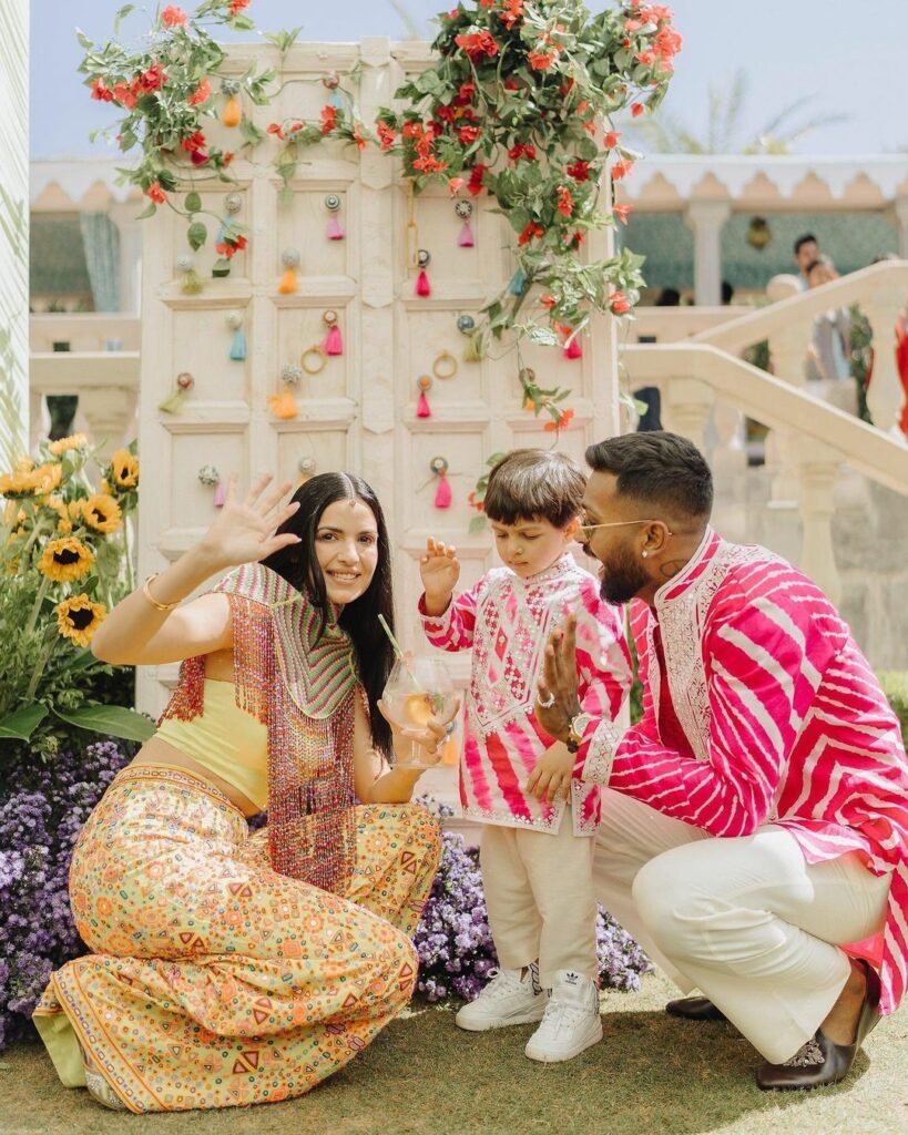 Hardik Pandya : సోషల్ మీడియా లో వైరల్ అవుతున్న హార్దిక్ పాండ్య హల్దీ పిక్స్ 5 hardik-pandya-shared-haldi-and-mehandi-pics-in-instagram